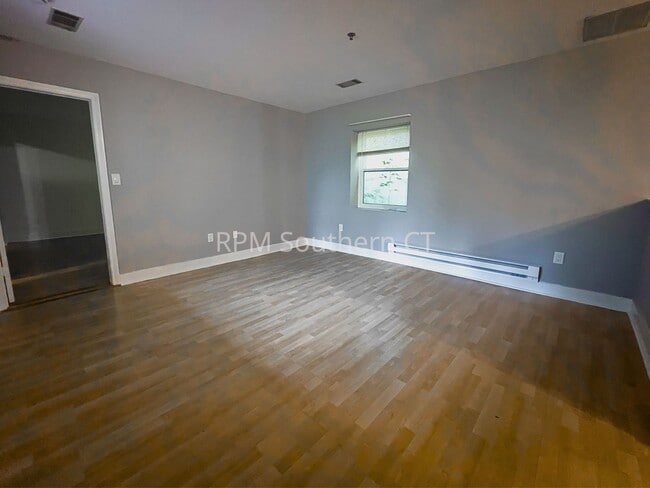 Building Photo - Downtown Wallingford – 1 Bedroom