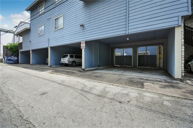 Building Photo - 3004 Speedway