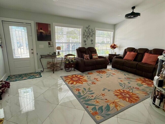 Foto del edificio - 7743 Elwood Dr