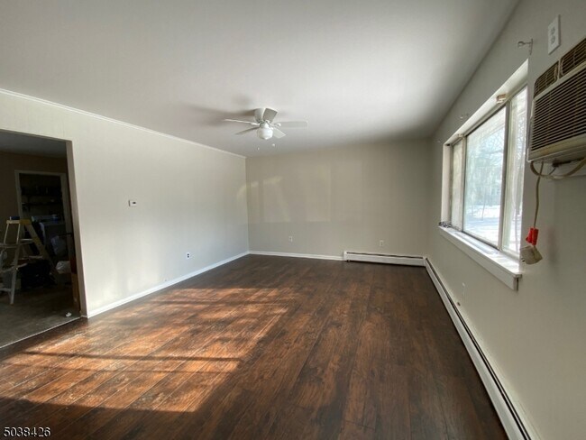 Foto del edificio - 244 Conklintown Rd