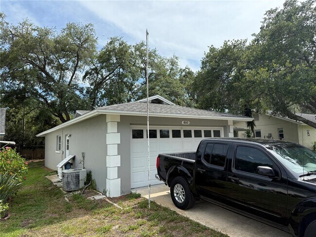 Foto del edificio - 8610 Winding Wood Dr