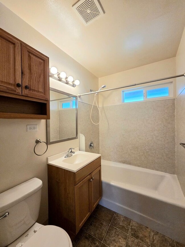 Foto del edificio - 1231/1233 Montana St. Duplex