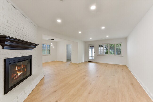 Foto del edificio - 5946 Valkeith Dr