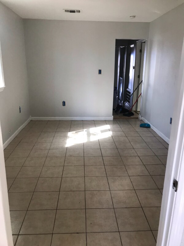 Building Photo - 2217 Almonaster Ave