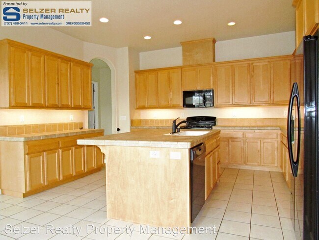 Building Photo - 4 br, 2.5 bath House - 464 Riverview Dr.