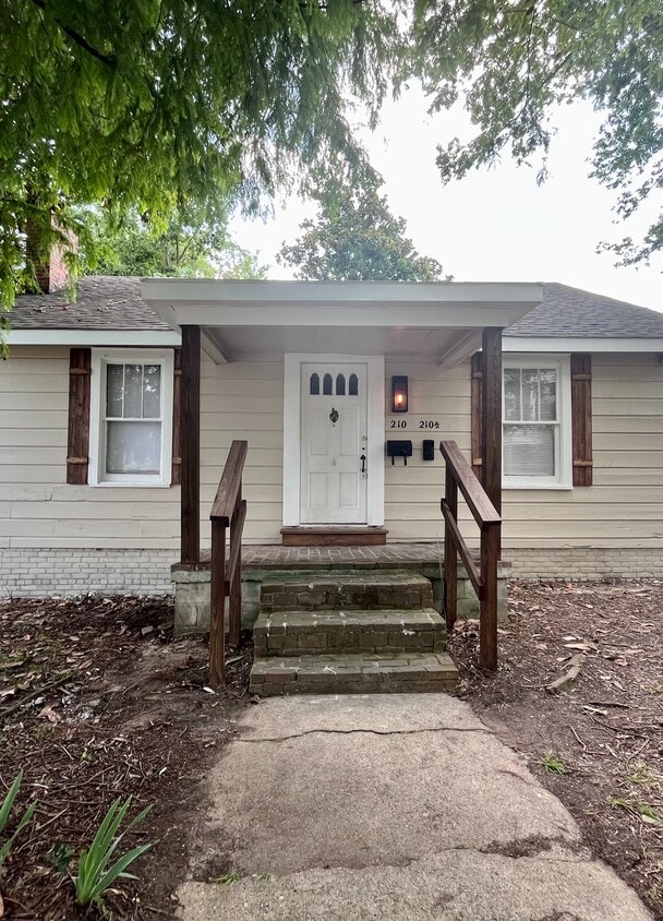 Primary Photo - 210 8th St S