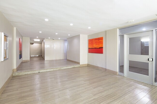Building Photo - 72-10 41st Ave