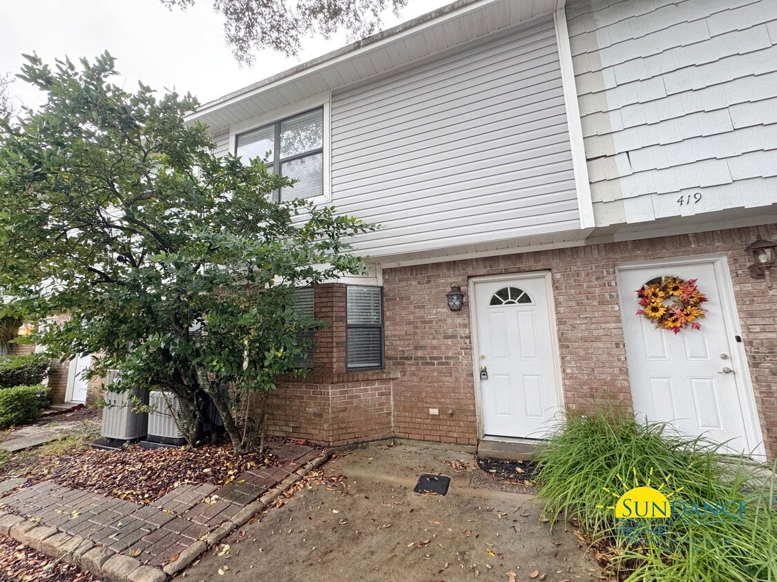 Primary Photo - Beautiful 2 Story Townhouse with boat slip...