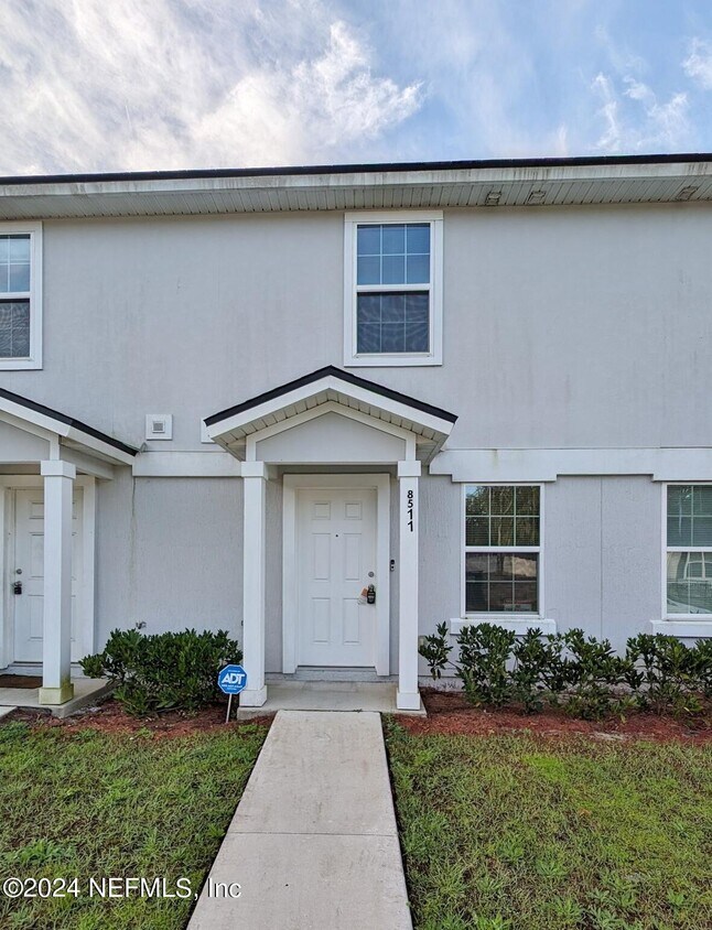 Foto principal - 8511 McGirts Village Ln