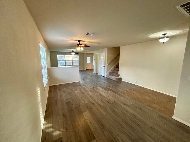 Foto del edificio - 1305 Sunflower Ln