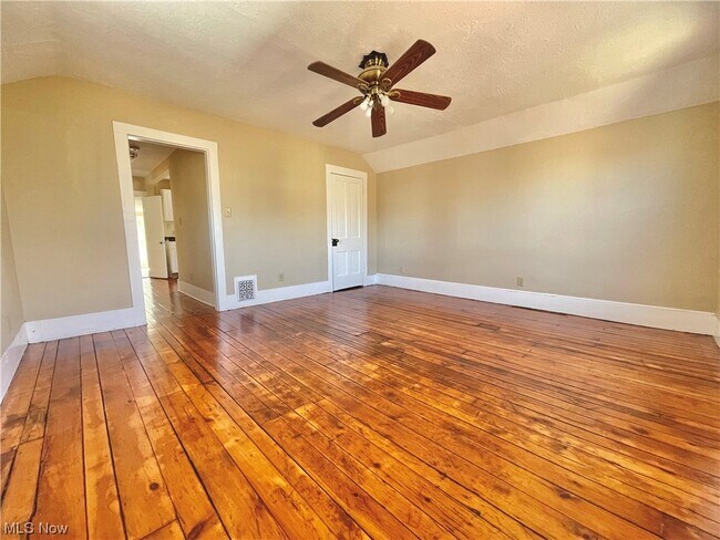 Building Photo - 206 Myrtle Pl