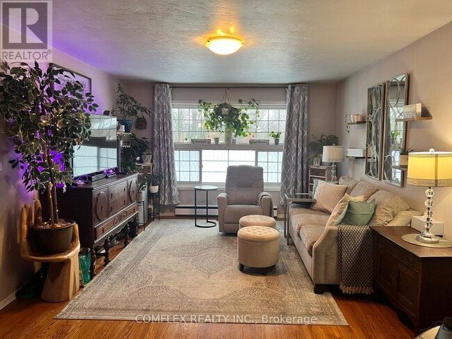 Building Photo - 334 Surrey Dr