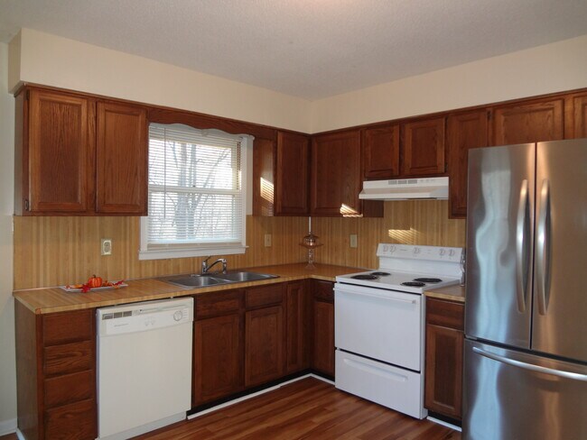 Kitchen - 221 Cedar Terrace Rd