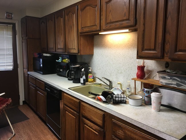 Kitchen - 168 Hillside Ave
