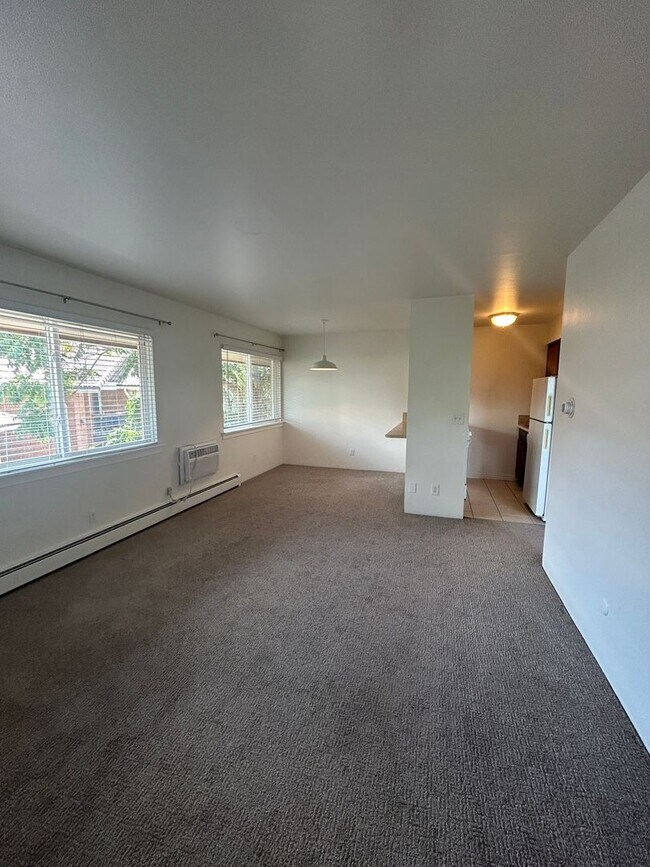 Foto del edificio - 1 Bedroom Condo for Rent at Cedar Crest in...