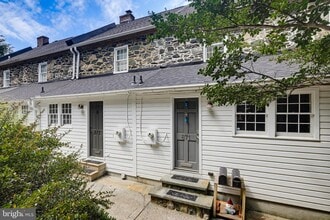 Building Photo - 871 Oella Ave