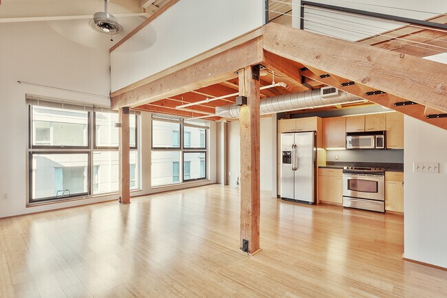 Building Photo - 650 Delancey St