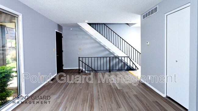 Foto del edificio - 855-863 S Broadview St