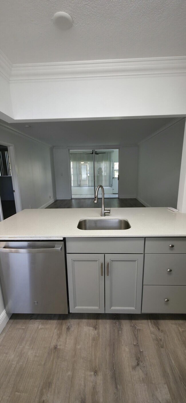 Foto del edificio - 6091 NW 61st Ave