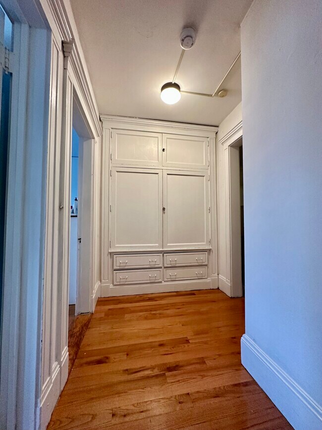 Building Photo - 456 Park Dr