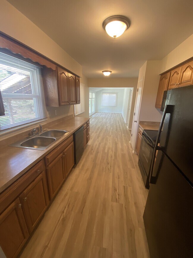 Foto del edificio - 4375 N 143rd St