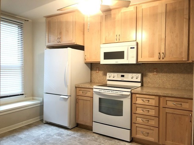 Building Photo - 2990 Woodbridge Crossing Dr