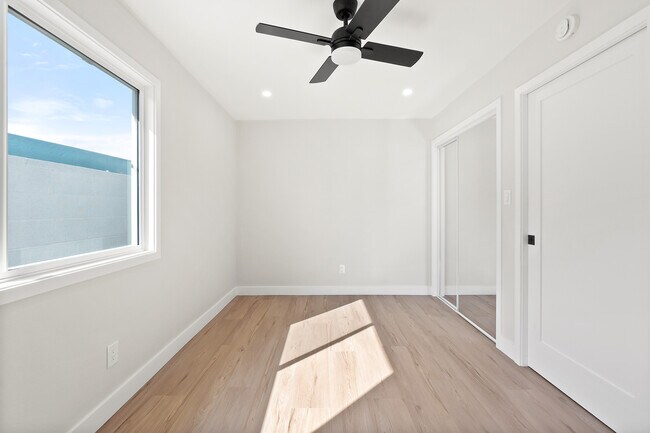 Foto del edificio - 2051 E Harding St