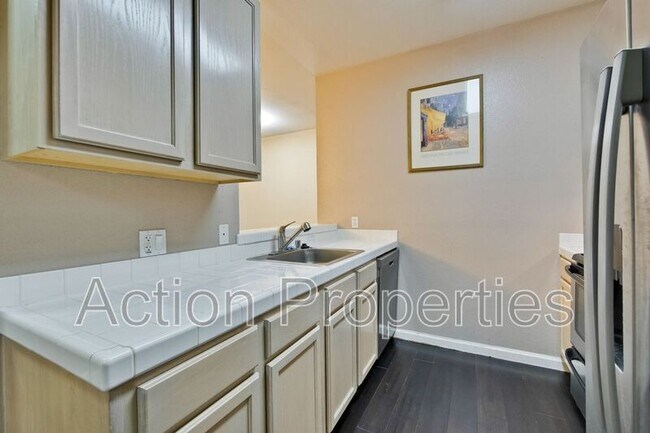 Foto del edificio - 2255 Showers Dr