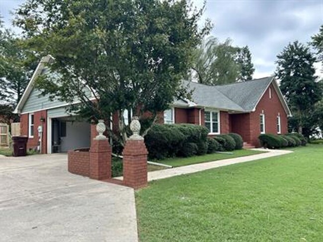 Building Photo - 14162 E Limestone Rd