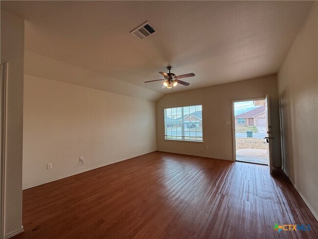 Foto del edificio - 6210 Temora Loop