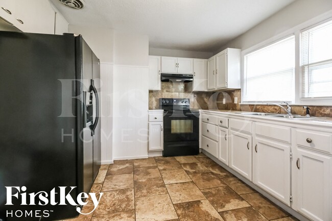 Building Photo - 10110 Hillcrest Rd