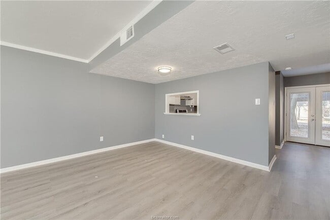 Foto del edificio - Bryan - 3 Bedroom / 1.5 bathroom / Carport / Back Yard, 2 Story unit.