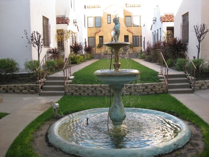 Foto del edificio - 4057 W 28th St