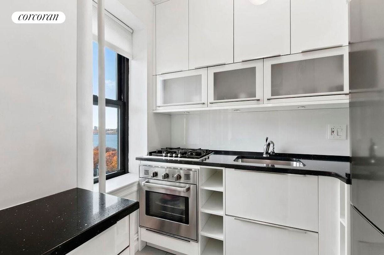 Foto del edificio - 230 Riverside Dr