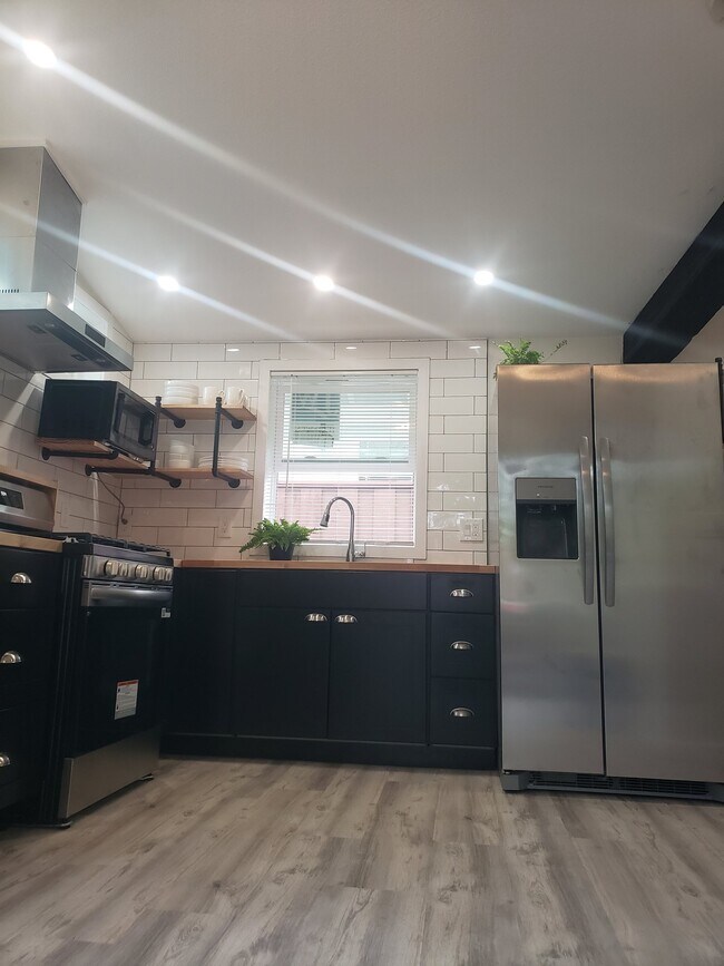 Foto del edificio - 1332 Sandia Ave