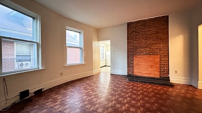 Building Photo - 2314 Woodstock Ave