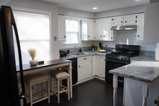 Foto del edificio - 484 Ivyhurst Rd N