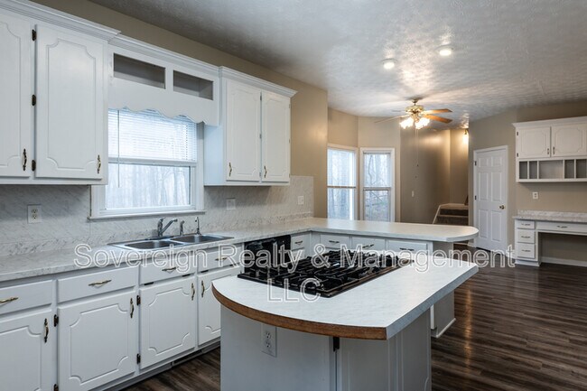 Building Photo - 3213 Southridge