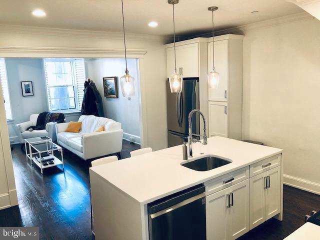 Foto del edificio - 8 N New St