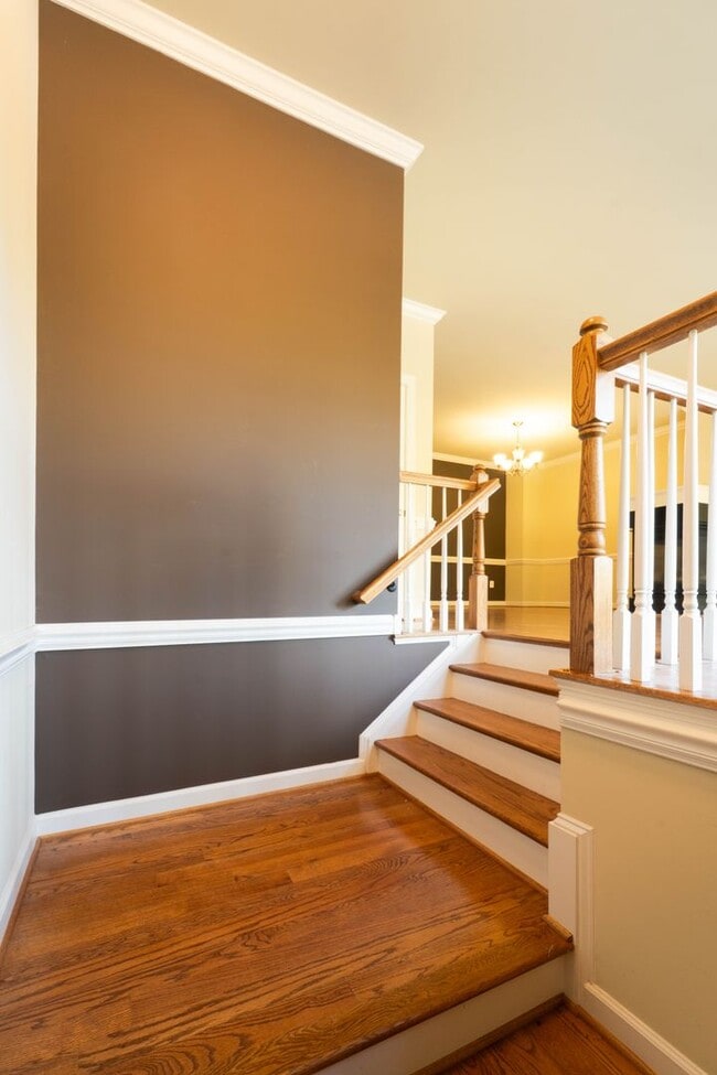 Building Photo - Stunning Centreville Townhome With Excellent Commuter Access