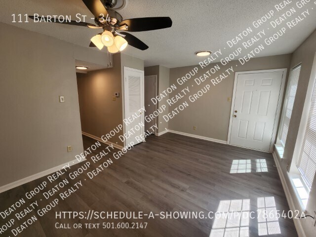 Primary Photo - 111 Barton St