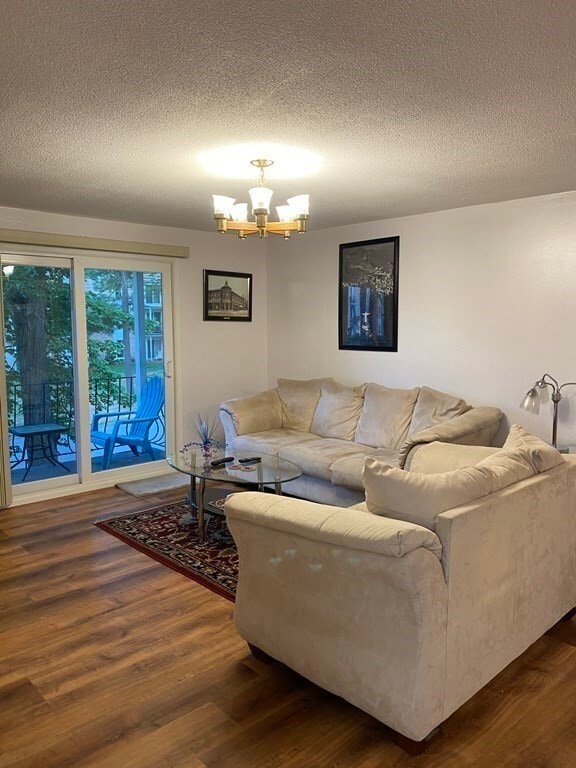 Foto del edificio - 17 Shadowbrook Ln