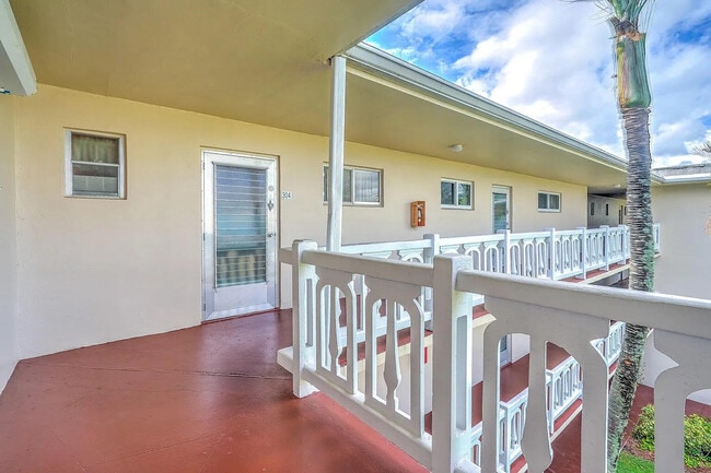 Building Photo - 2606 Garden Dr S