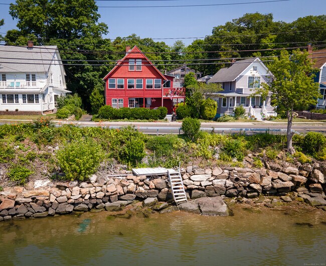 Building Photo - 198 Shore Dr