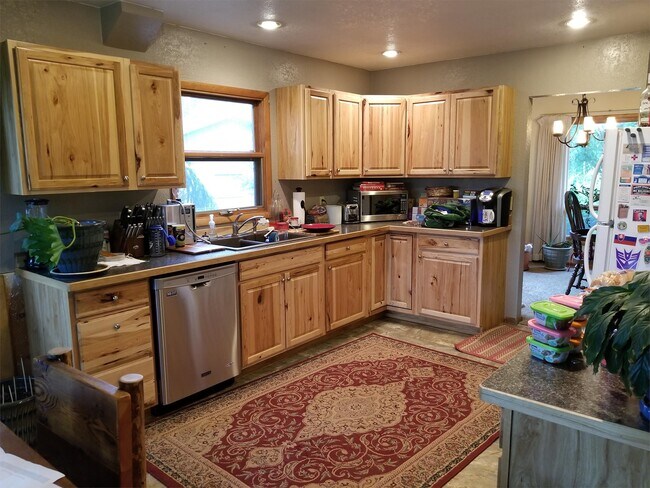Building Photo - 815 Blackmore Pl