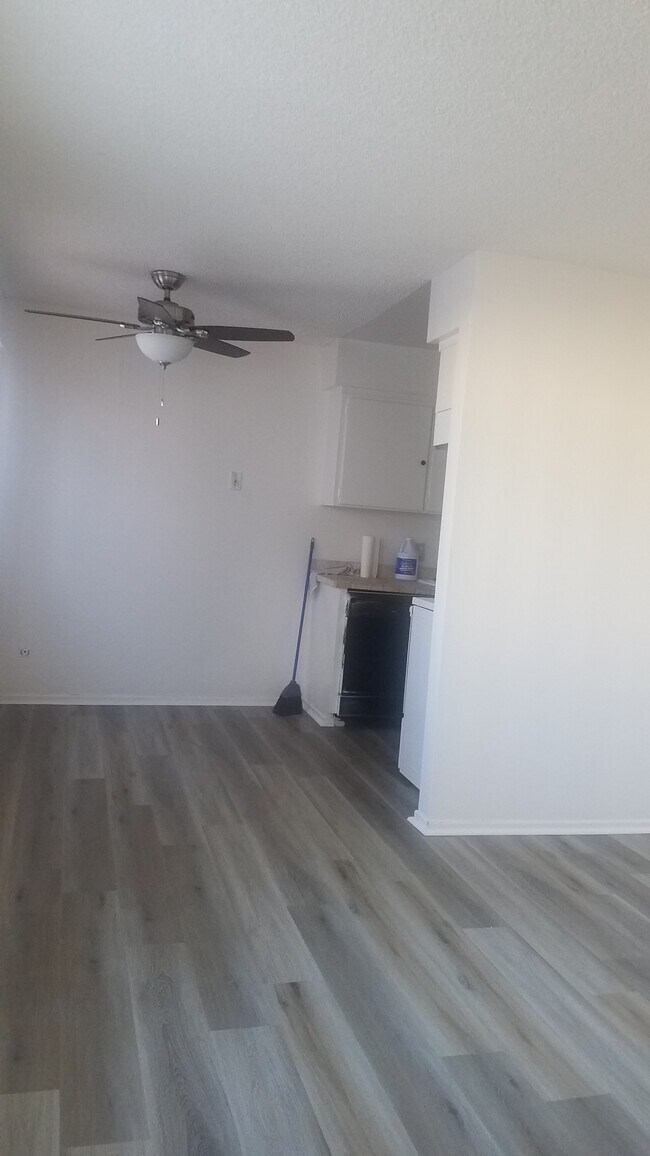 Foto del edificio - 522 E Avenue Q5