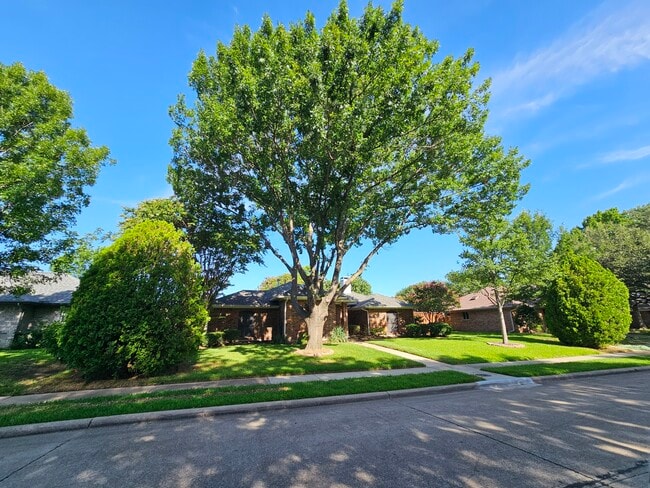 Building Photo - 224 Simmons Dr