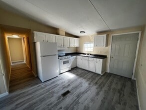 Building Photo - 510 9th St SW