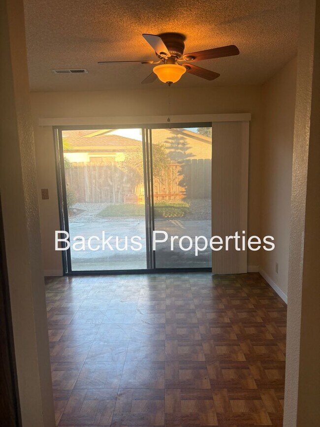 Building Photo - Well maintained three bedroom home in Laurel West