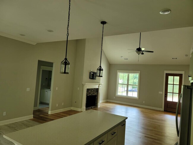 Building Photo - 13 Smalley Ln